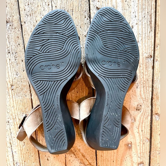 Arche Egowa Tan Suede Wedge Sandals Women’s Size 41 / 9.5 Buckle Strap - Picture 8 of 9